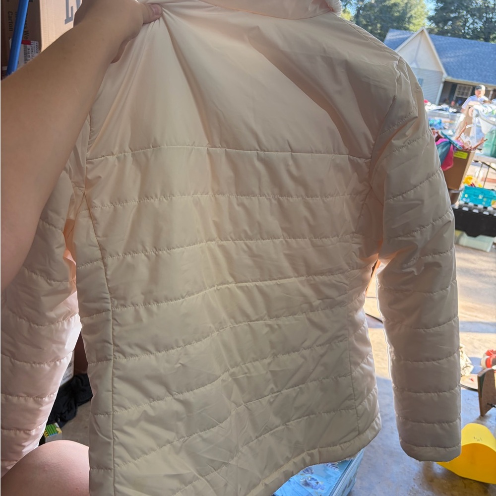 The North Face Women's Off-White Quilted Jacket - Picture 3 of 10